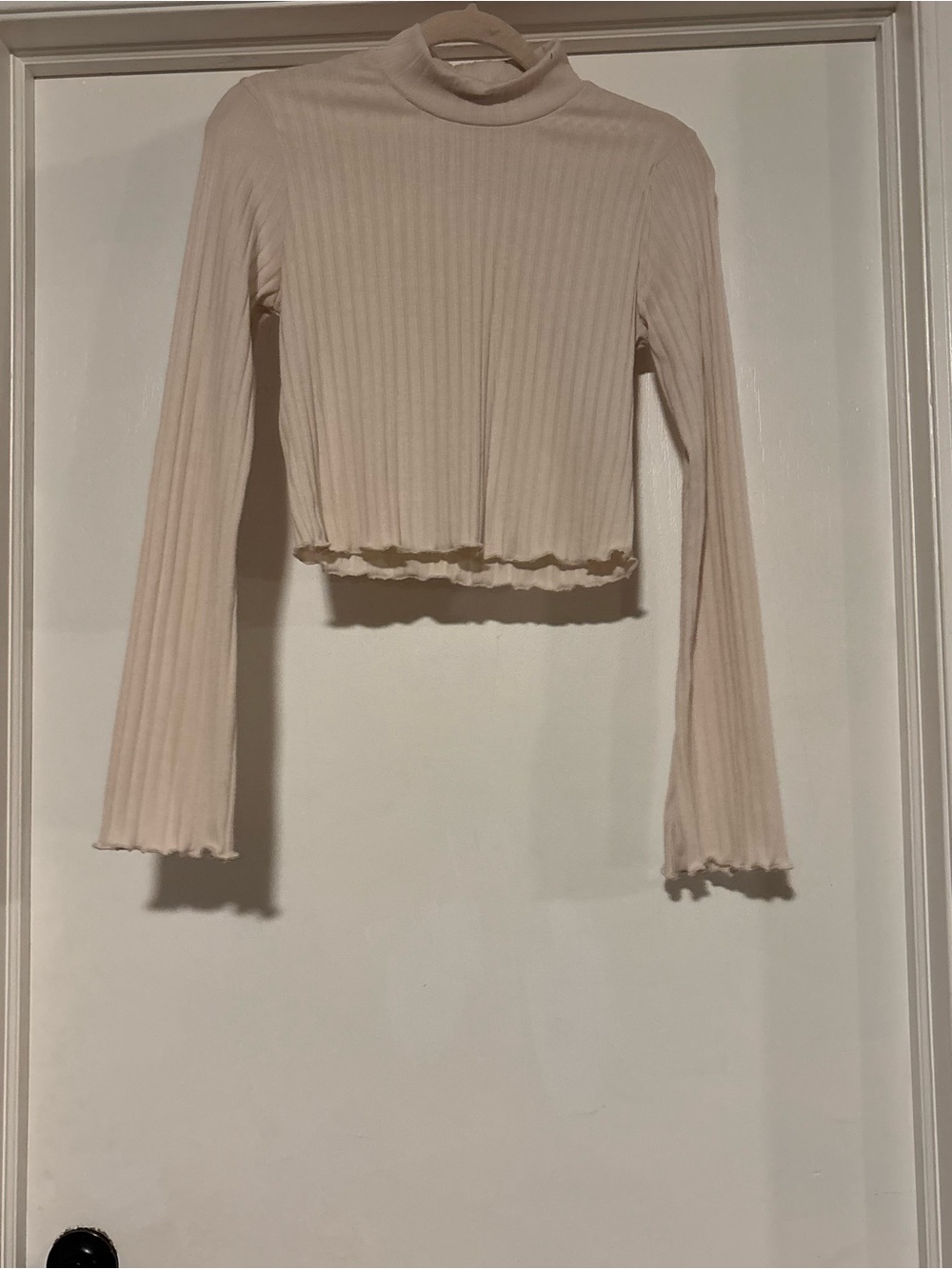 Cropped Ribbed Mock Neck Long-Sleeve Top in Cream